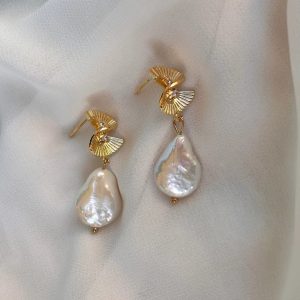 Solia Pearl Earrings